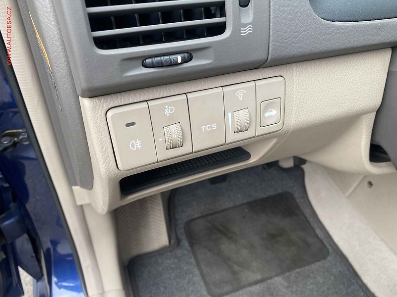 Kia Cerato (2005) 2.0i, AC - fotka 14 z 15