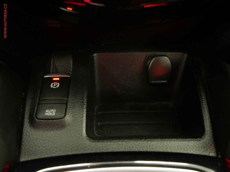 Nissan Qashqai (2018) 1.2 DIG-T, 2.maj, N-Connecta - fotka 19 z 21