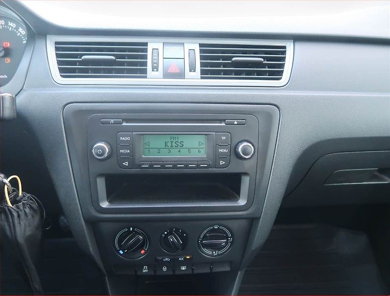 Škoda Rapid (2014) Spaceback 1.2 TSI - fotka 12 z 14