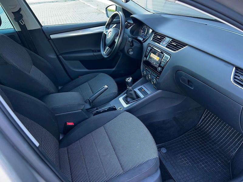 Škoda Octavia 1,6 TDi 81kW STYLE-KAMERA.P - fotka 17 z 42
