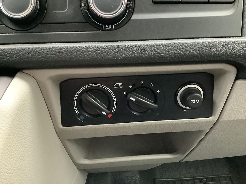 Volkswagen Transporter (2017) T6 Kombi, Webasto, Kamera - fotka 16 z 25