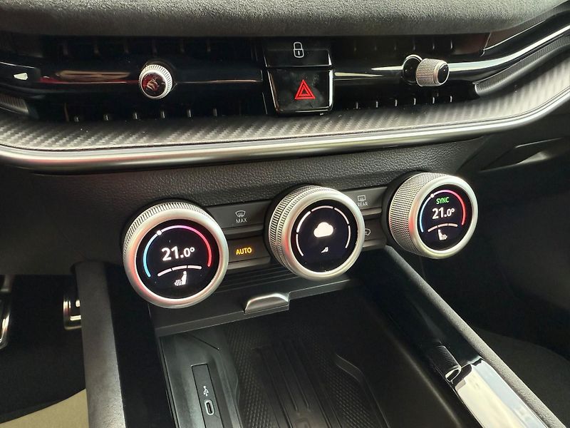 Škoda Superb Sportline 2,0 TDI 142 kW DSG 4 - fotka 21 z 28