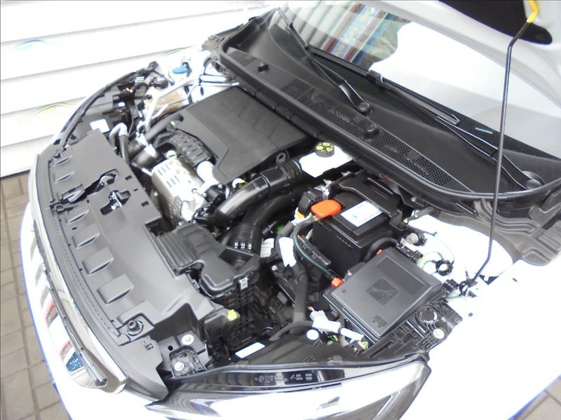 Peugeot 308 1,2 PureTech 81kw,Po SERVISU!! - fotka 26 z 29