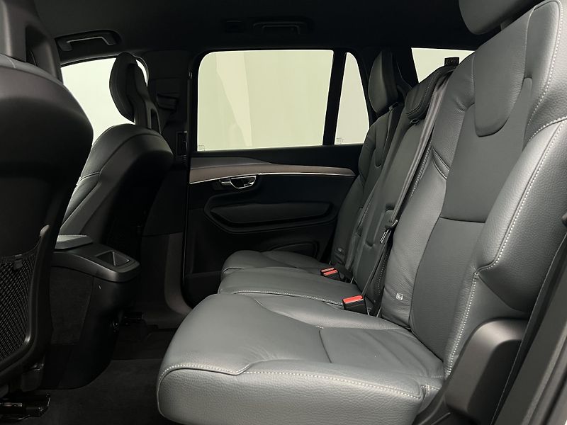 Volvo XC90 B5 AWD MOMENTUM PRO 7 MÍST - fotka 6 z 44