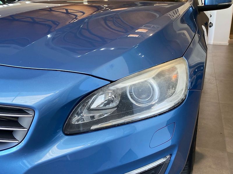 Volvo V60 D3 FWD MOMENTUM - fotka 29 z 30