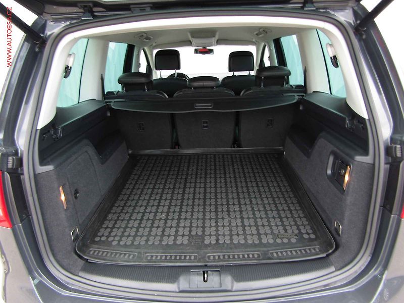 Volkswagen Sharan (2014) 2.0 TDi, 2.maj,ČR, DSG, xenon - fotka 7 z 22