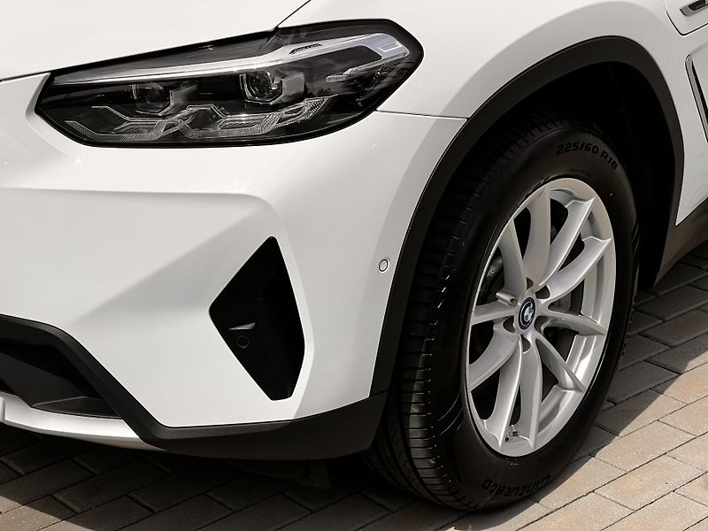 BMW X3 30e xDrive 215kw 1. majitel - fotka 8 z 28