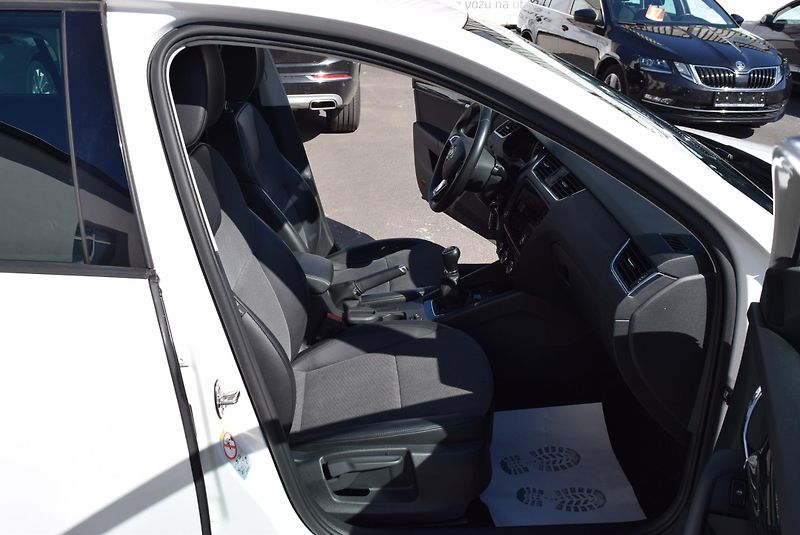 Škoda Octavia (2020) 2.0TDI 110kw AMBITION NAVI APP - fotka 35 z 48