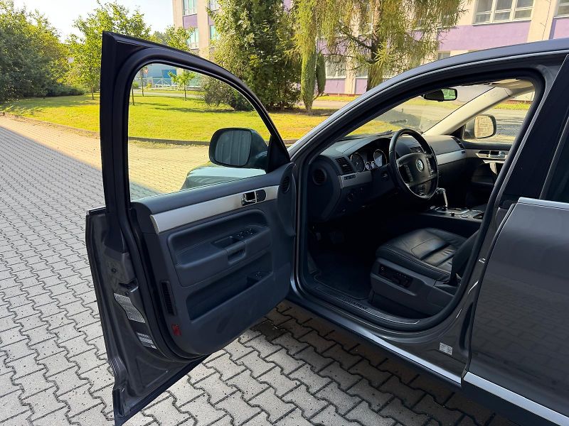 Volkswagen Touareg 3,0 TDi V6 4-motion /servis.k. - fotka 9 z 33