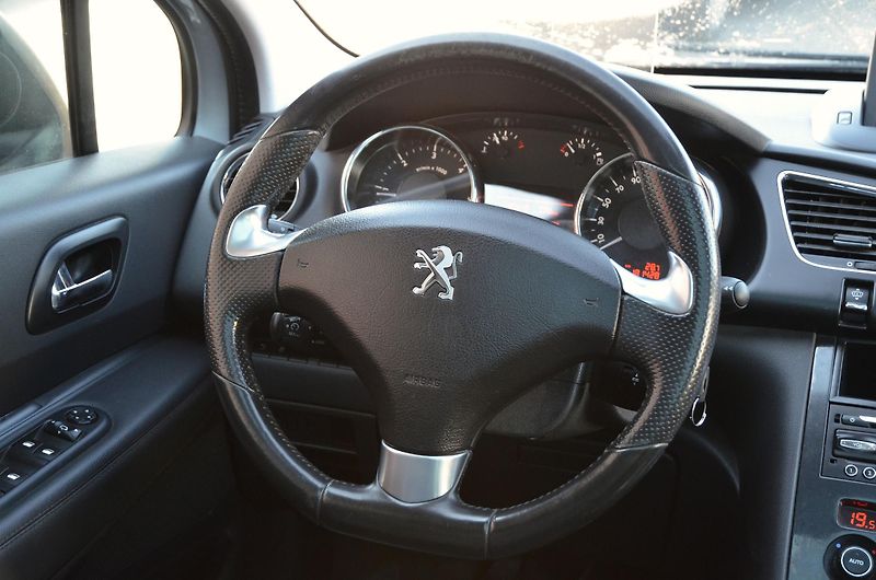 Peugeot 3008 (2015) 1.6 HDi 88kW XENON PANORAMA - fotka 20 z 37