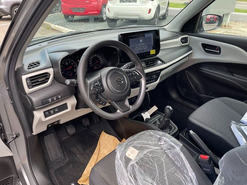 Suzuki Swift Premium 1,2 DualJet Hybrid - fotka 10 z 10