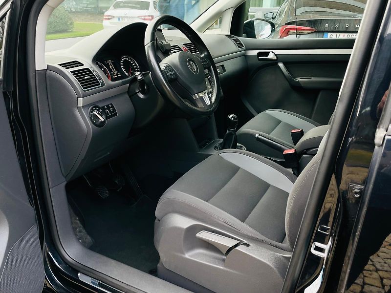 Volkswagen Touran 1.4TSI VÝHŘEV SERVISKA TAŽNÉ - fotka 29 z 46