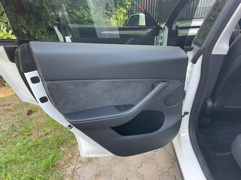 Tesla Model Y RWD 235kw 95,0 % - fotka 28 z 40