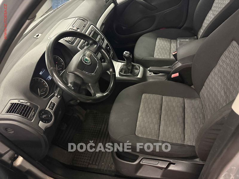 Škoda Octavia (2012) 1.6 TDi, 2.maj,ČR, Ambition - fotka 3 z 3