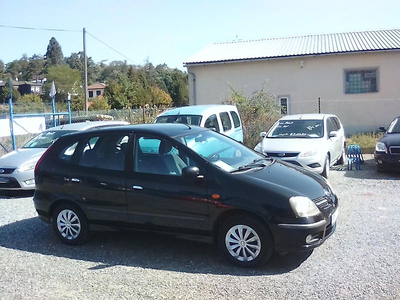 Nissan Almera Tino (2005) 1.8i 16V, kola navíc, závěs - fotka 10 z 32