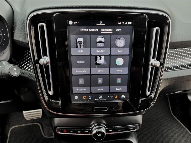 Volvo XC40 0,0 twin plus 300kw 78kWH 4x4 - fotka 27 z 49