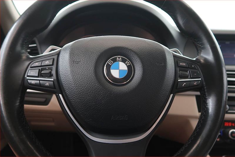 BMW Řada 5 (2010) 530d, Automat, Navi, Bi-Xenony - fotka 15 z 19