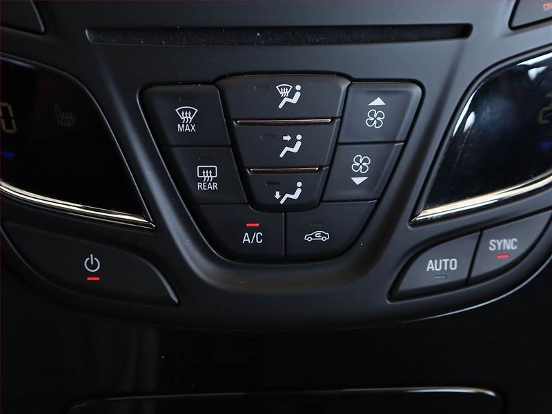 Peugeot 2008 (2021) Allure 1.2 PureTech, Automat - fotka 21 z 23