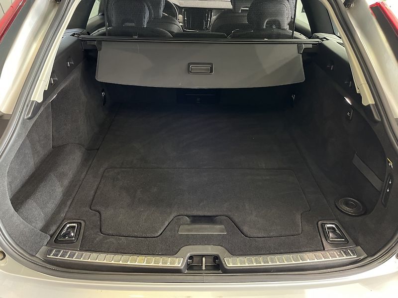 Volvo V90 D5 Cross Country  173 kW AWD - fotka 5 z 17