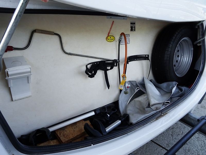 Knaus Südwind 550 FSK Mover 4xlůžko - fotka 30 z 35