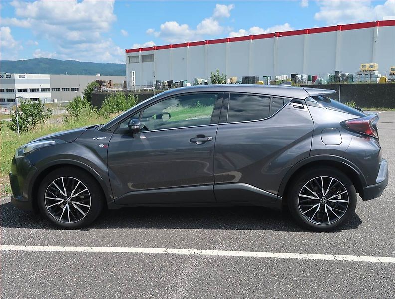 Toyota C-HR (2018) 1.8 Hybrid - fotka 3 z 18