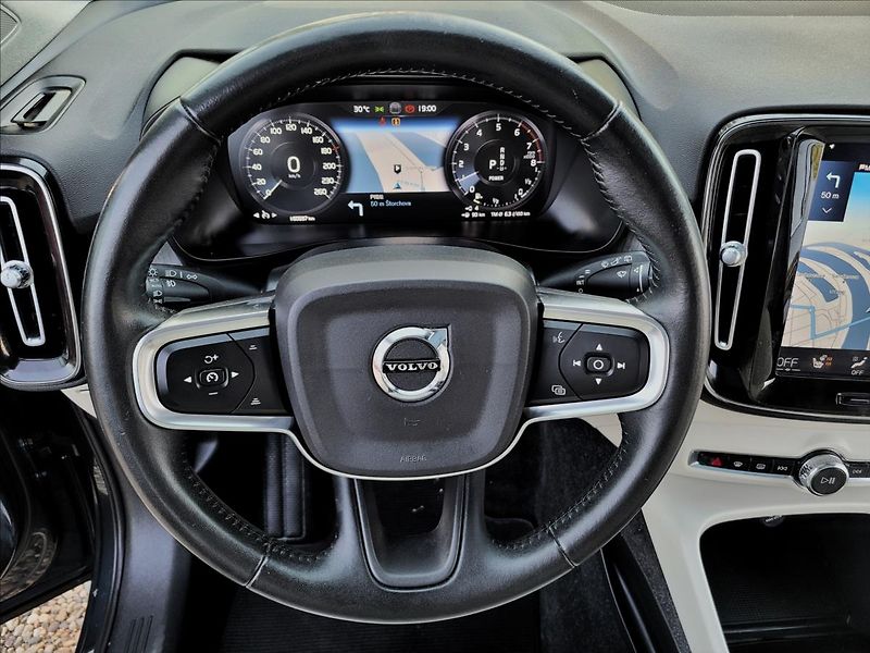 Volvo XC40 zálohováno - fotka 20 z 49