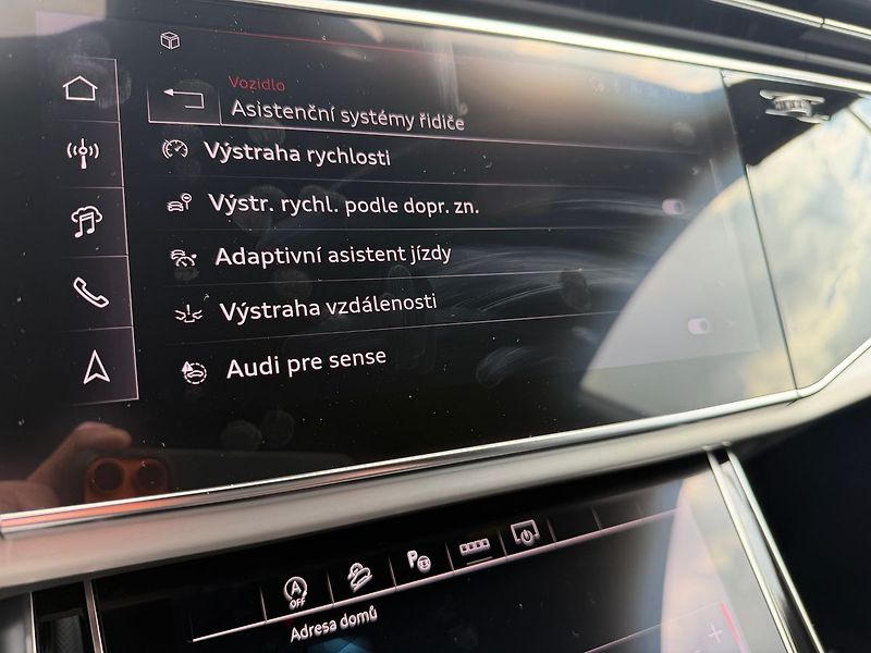 Audi Q8 S-line  50TDI 210kW webasto - fotka 17 z 25