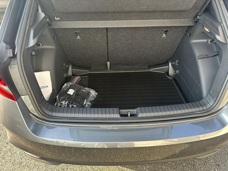 Škoda Fabia DYNAMIC 1.0TSI 85kW - fotka 8 z 13