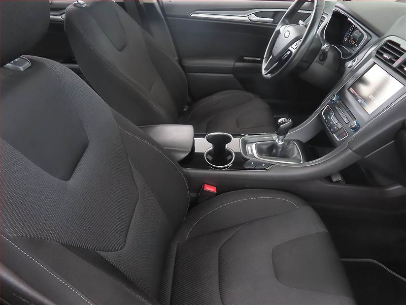 Ford Mondeo (2015) 2.0 TDCI, Xenony, Tempomat - fotka 9 z 15