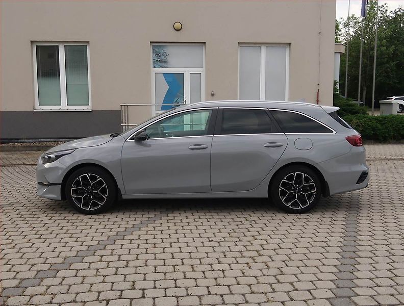 Kia Ceed (2024) 1.5 T-GDI - fotka 3 z 16