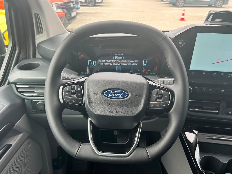 Ford Tourneo Custom (2026) Titanium X L1, Tourneo, 2.0 Ec - fotka 17 z 20