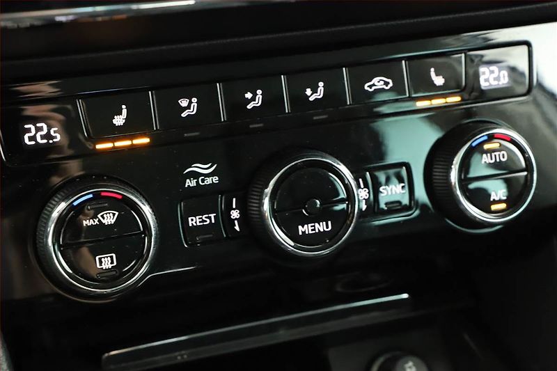 Škoda Superb (2022) 2.0 TSI - fotka 12 z 19