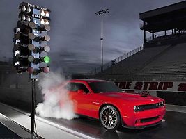 Dodge Challenger SRT Hellcat.