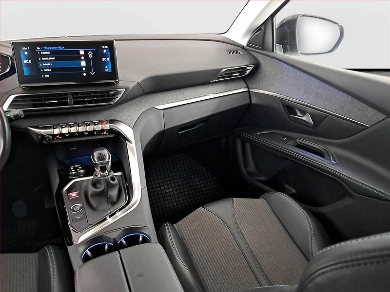 Peugeot 5008 (2021) PureTech 130 - fotka 8 z 18