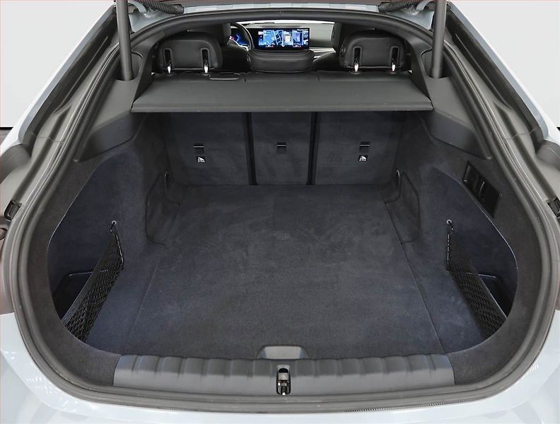 BMW i4 (2022) M50, SoH 88% - fotka 14 z 34