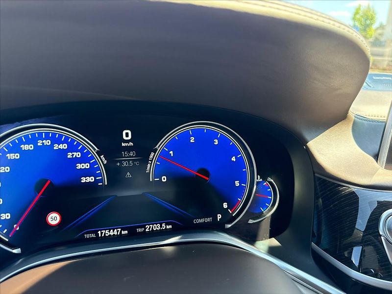 BMW Řada 7 740Ld M-Paket xDrive Panorama - fotka 17 z 20