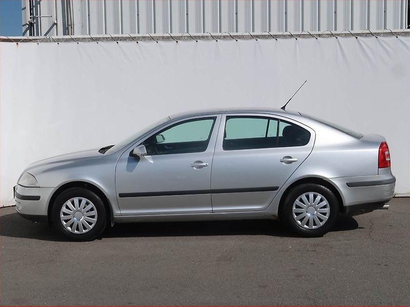Škoda Octavia (2008) Ambiente 1.6, nová STK, Klima - fotka 3 z 15