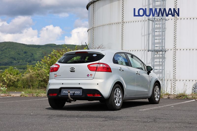 Kia Rio 1.4 DOHC - fotka 2 z 21