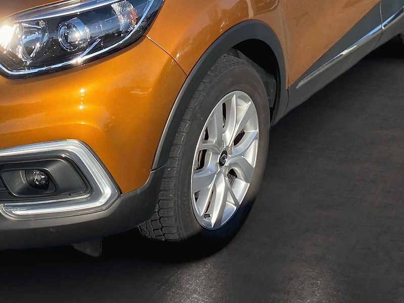 Renault Captur (2019) Limited TCe 130 - fotka 9 z 27