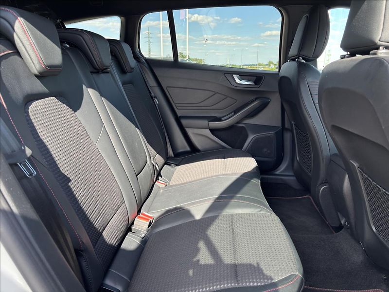 Ford Focus 1,5 EcoBlue 88 kW ST-line - fotka 16 z 43