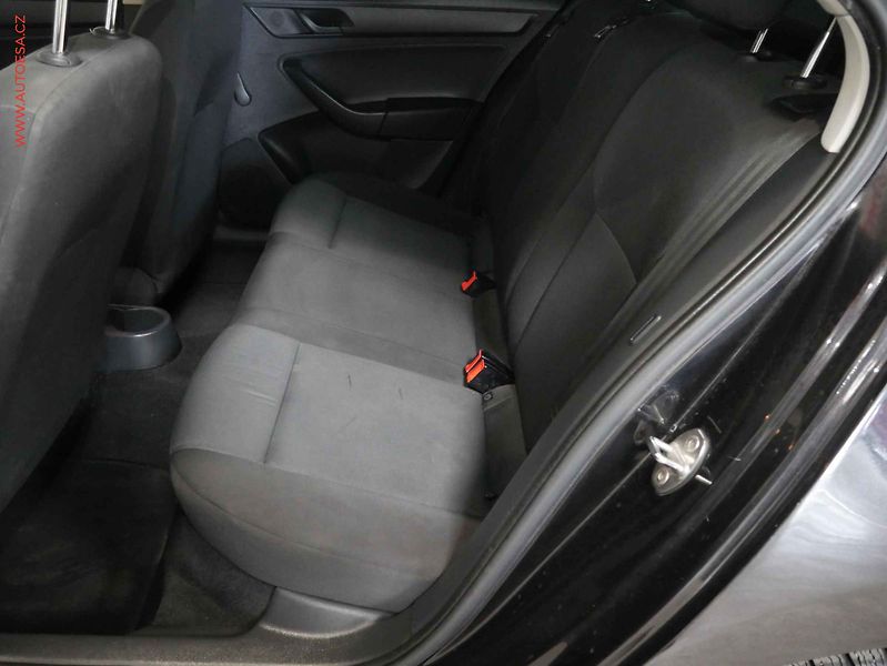 Škoda Rapid (2013) 1.2i, ČR, AC - fotka 10 z 13
