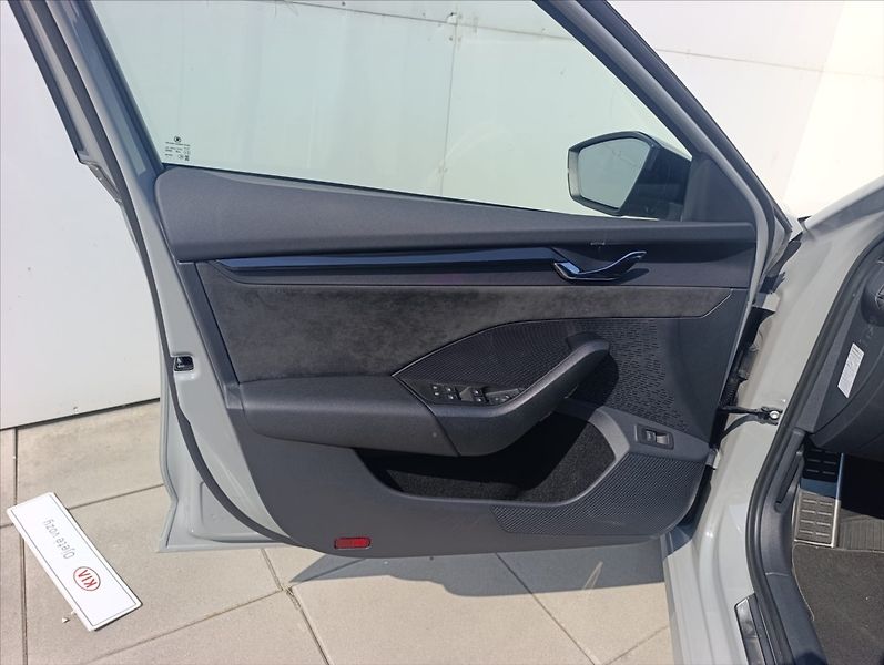 Škoda Octavia 2,0 TDi RS DSG Kamera 1maj. ČR - fotka 12 z 40