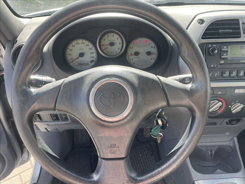 Toyota RAV4 2,0 D-4D 85kw Klima 4x4 po STK - fotka 13 z 23