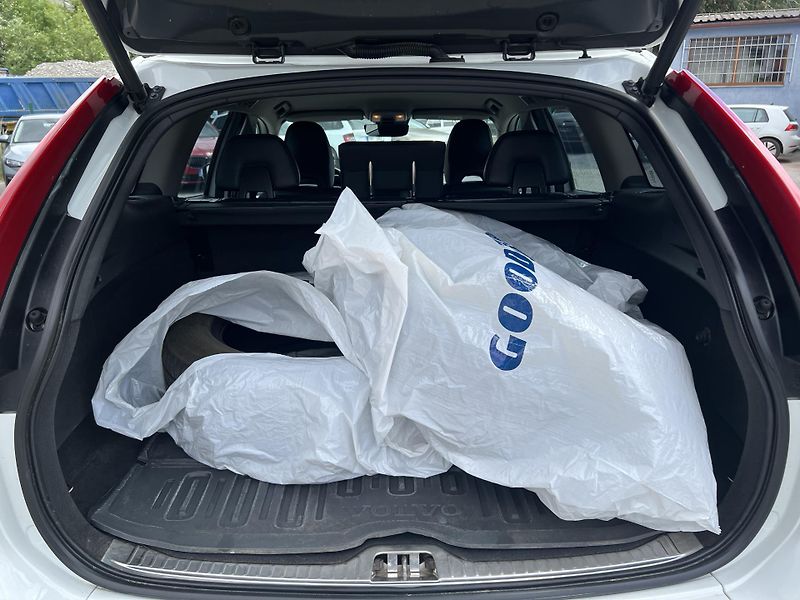 Volvo XC60 2,4 AWD D4 Summum 1.maj.  - fotka 44 z 56