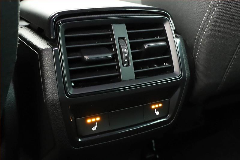 Škoda Karoq (2025) 2.0 TDI, SPORTLINE, DPH - fotka 13 z 21