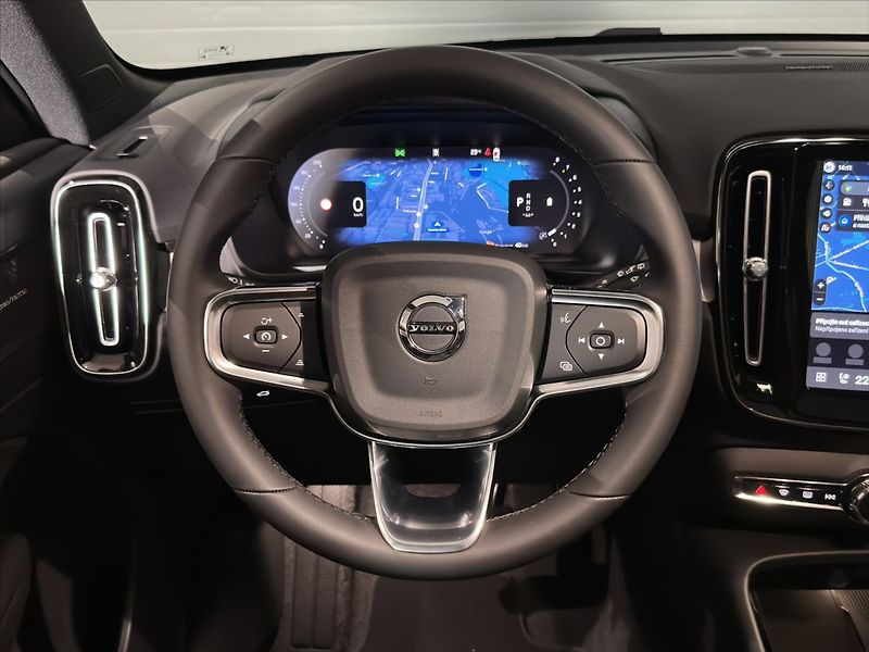 Volvo XC40 (2026) 2,0 B4  Ultra - fotka 30 z 33