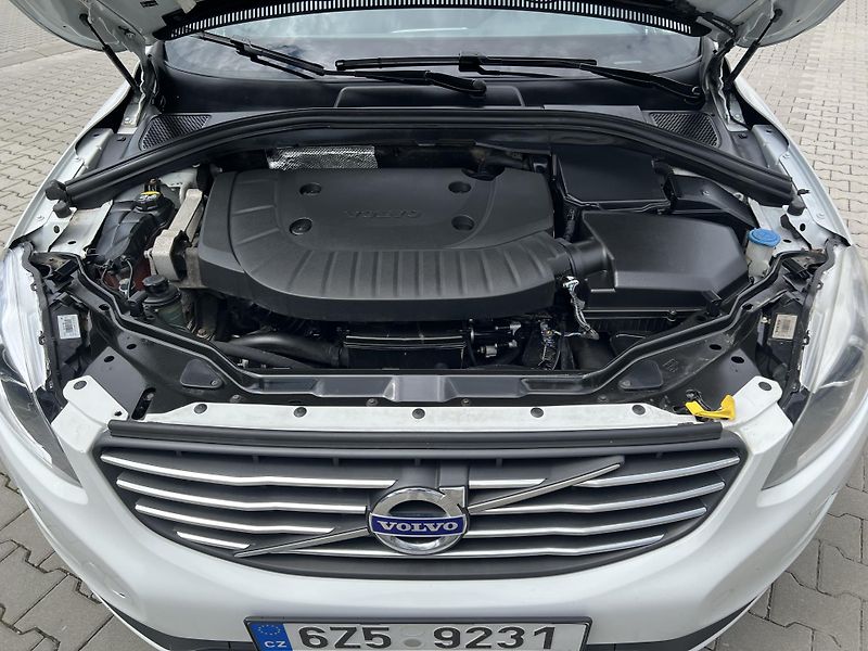Volvo XC60 2,4 AWD D4 Summum 1.maj.  - fotka 55 z 56