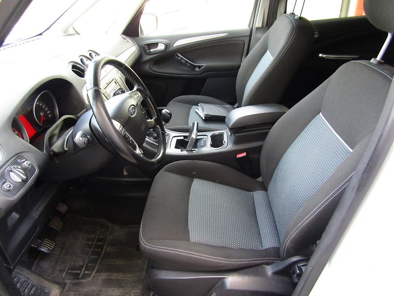 Ford Galaxy (2013) 1.6 TDCi  ZIMNÍ + LETNÍ PNEU - fotka 19 z 34