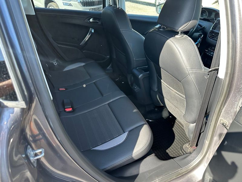 Peugeot 2008 (2015) 1,6HDI Allure - fotka 12 z 21