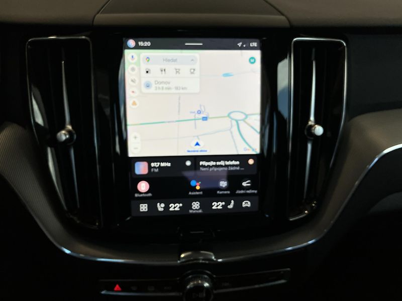 Volvo XC60 B4 AWD PLUS DARK AT8, ČR - fotka 26 z 41